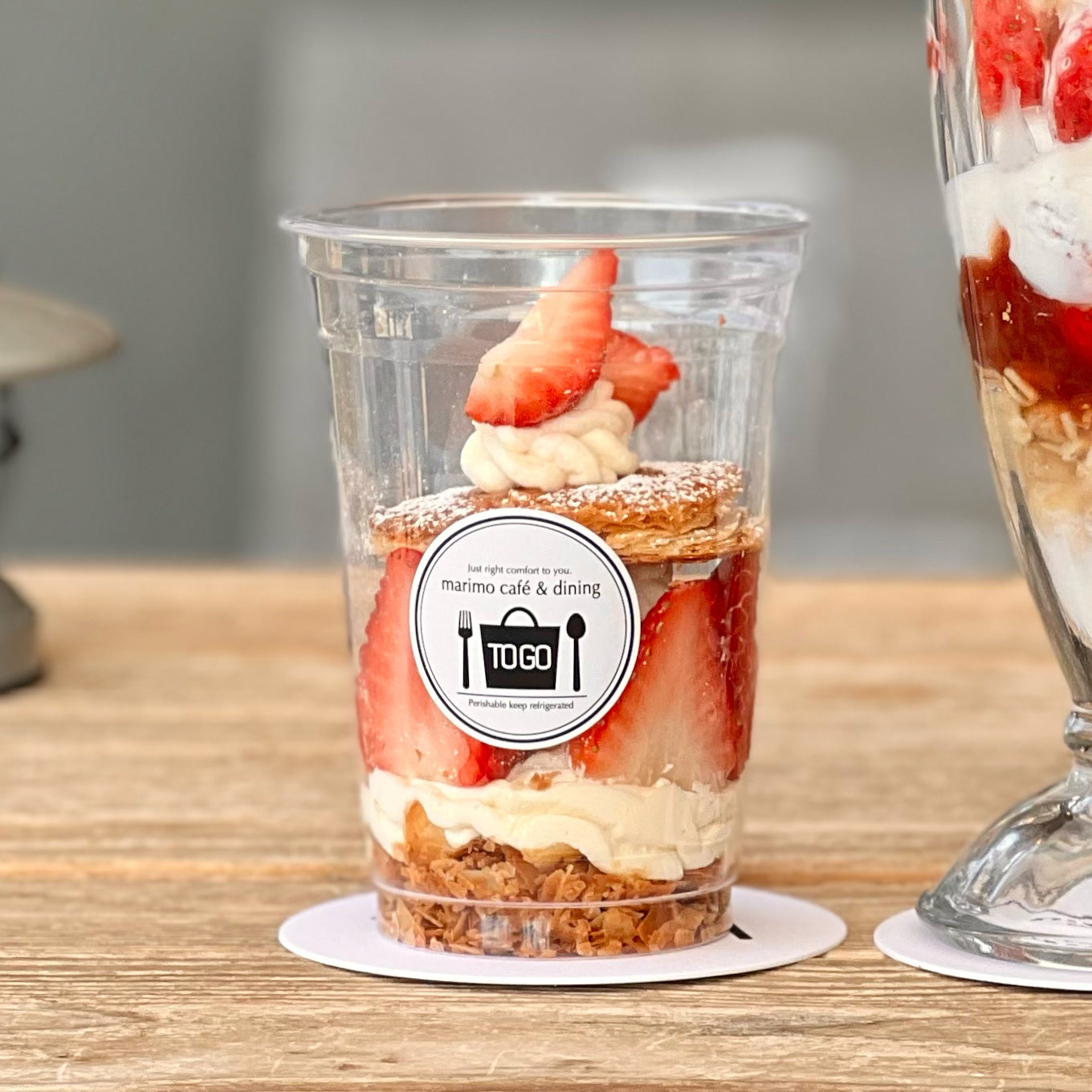 スプーンで食べる苺ミルフィーユ